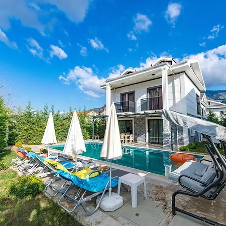 Villa 4 Bedroom In Hisaroenue Oeluedeniz- Gold Rose Fethiye