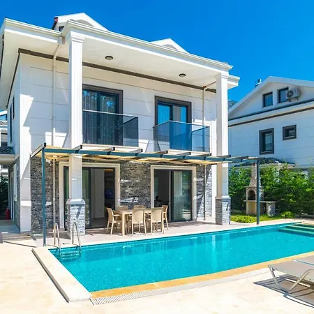 Villa 4 Bedroom In Hisaroenue Oeluedeniz- Gold Rose Fethiye