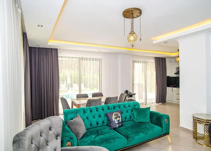 ヴィラ 4 Bedroom In Hisaroenue Oeluedeniz- Gold Rose フェティエ