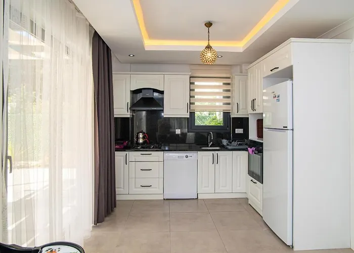 4 Bedroom In Hisaroenue Oeluedeniz- Gold Rose Villa Fethiye
