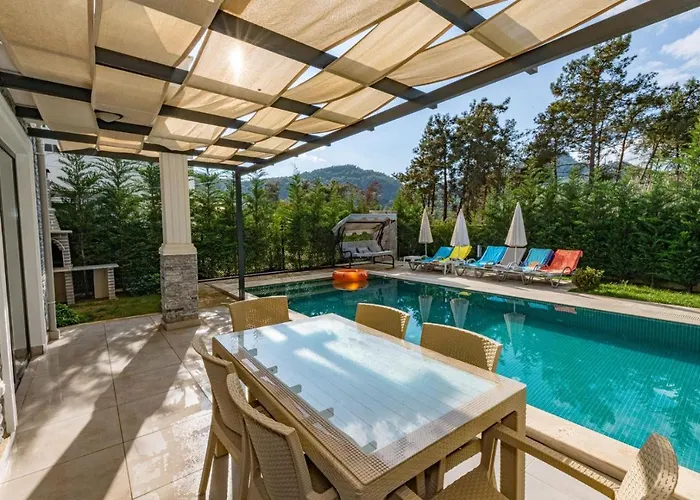 Villa 4 Bedroom In Hisaroenue Oeluedeniz- Gold Rose Fethiye